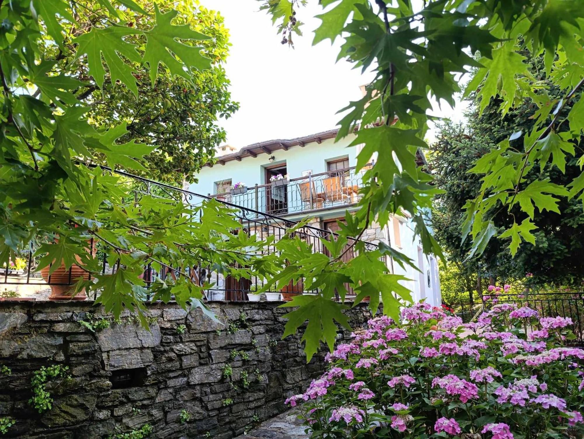 Μountain Whispers Apartman Mourésion Kültér fotó