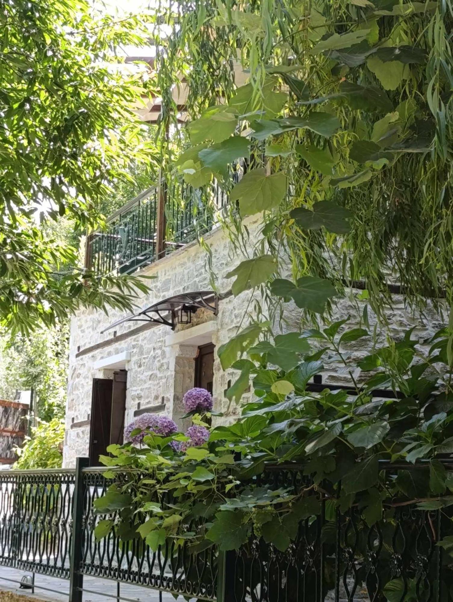 Μountain Whispers Apartman Mourésion Kültér fotó